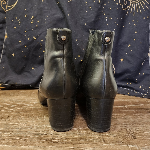 Stuart Weitzman Yuliana 60 Chelsea Black Leather Medium Width Bootie Size 9.5 - Picture 6 of 7
